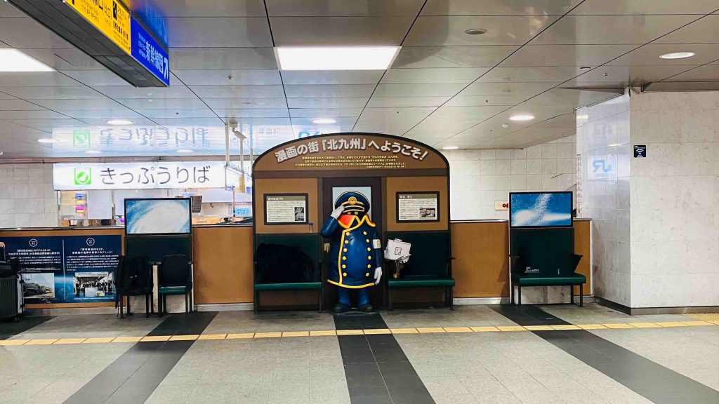 小倉駅セブンイレブン前の車掌さん